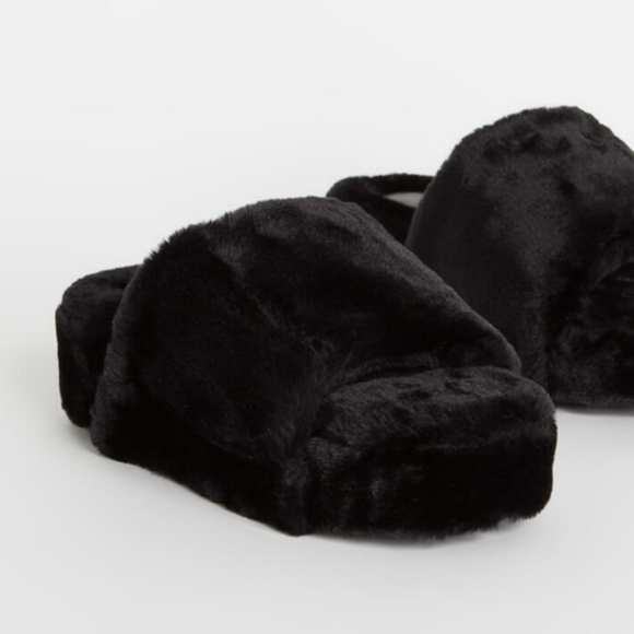 𝙇𝙖𝙨𝙩 𝙎𝙞𝙯 9 🖤Fur Love Platform Sandal -BLACK - Picture 4 of 8